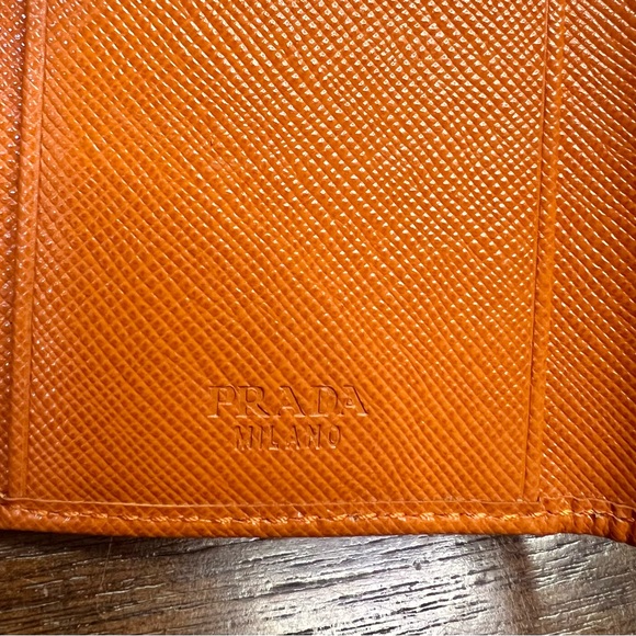 Authentic Prada 6-Key Holder in Saffiano Leather - EUC - Picture 8 of 10